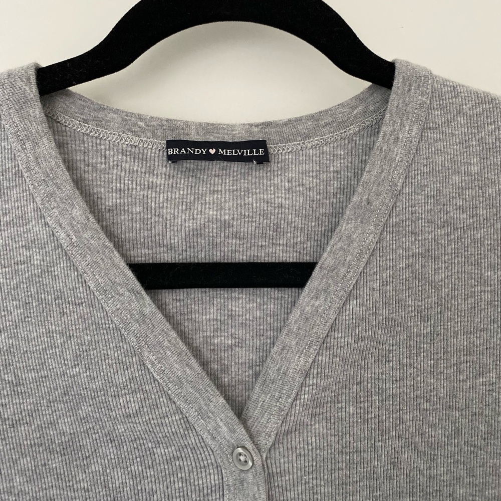 Brandy Melville grey button up long sleeve Zelley - Picture 3 of 3